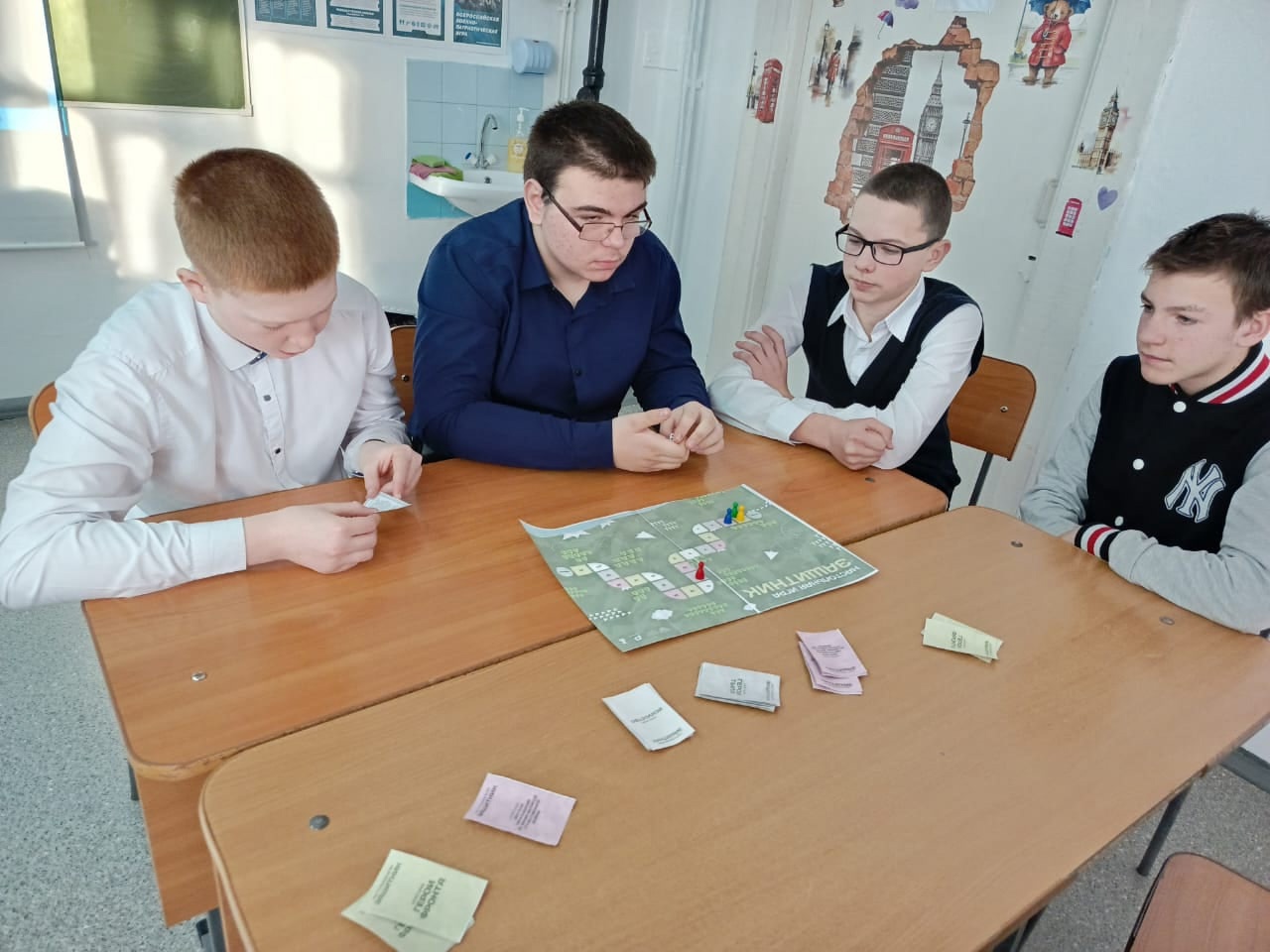 Настольная игра «Защитник».